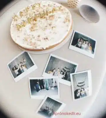 Szülinapi kép férfiaknak. A második képen szintén polaroid fotók láthatók egy szülinapi torta mellett. A tortán gyertyák vannak, és az ünnepségről készült képek körülötte vannak elrendezve.
